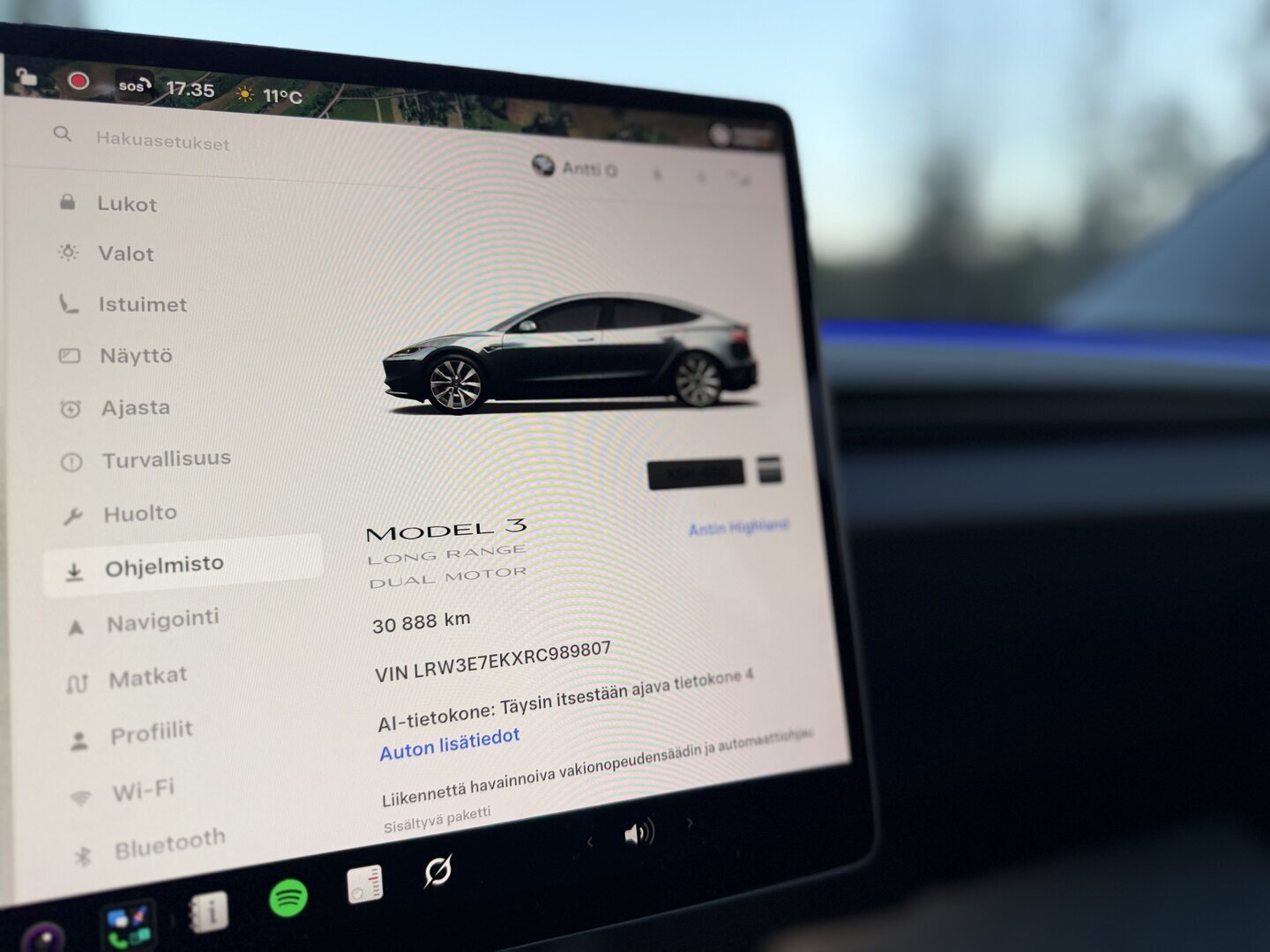 Tesla - Model 3 - Long Range AWD - Sedan