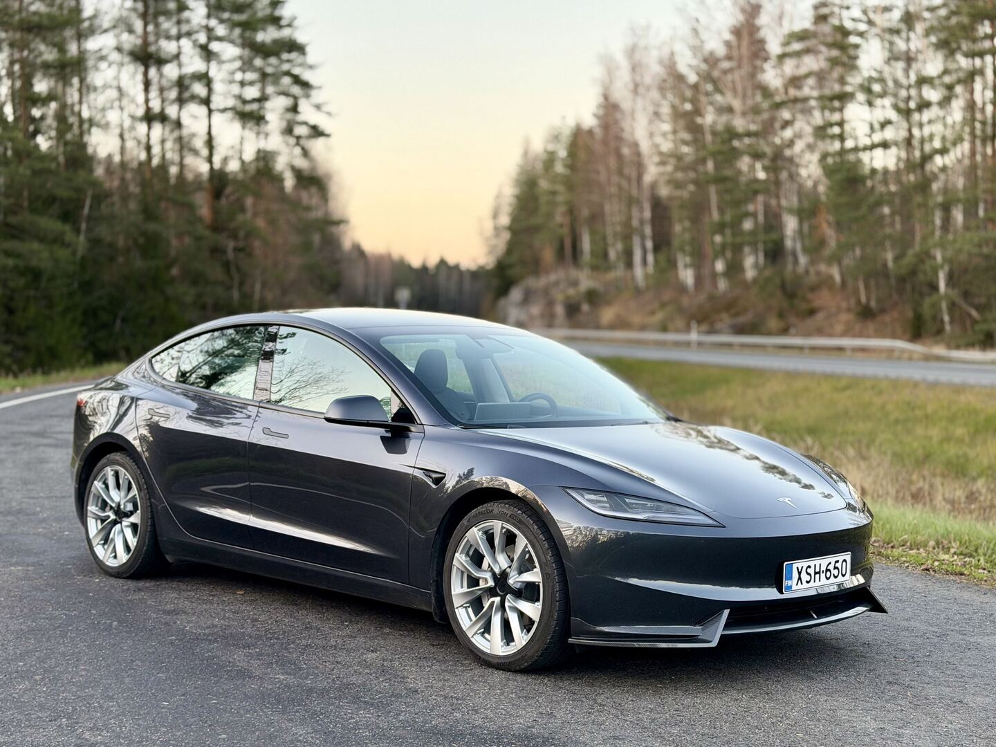 Tesla - Model 3 - Long Range AWD - Sedan