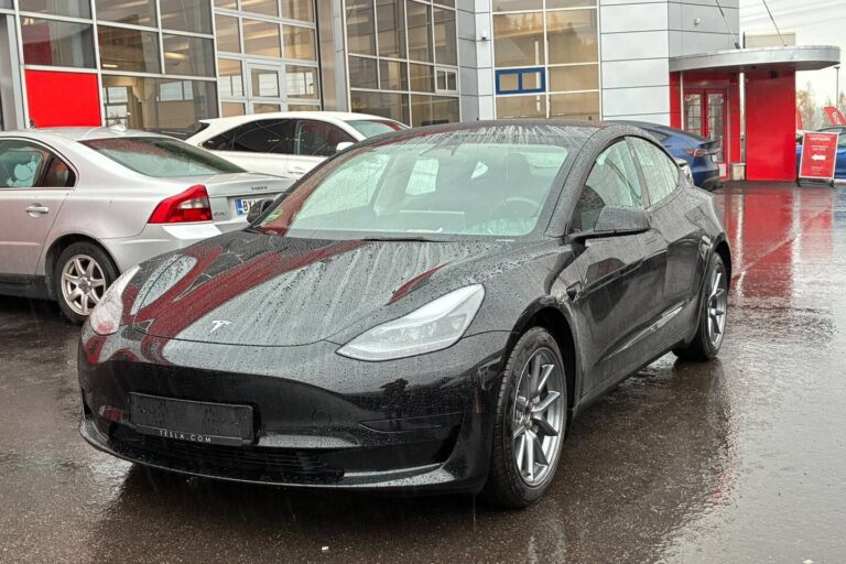 Tesla - Model 3 - Rear-Wheel Drive - Sedan