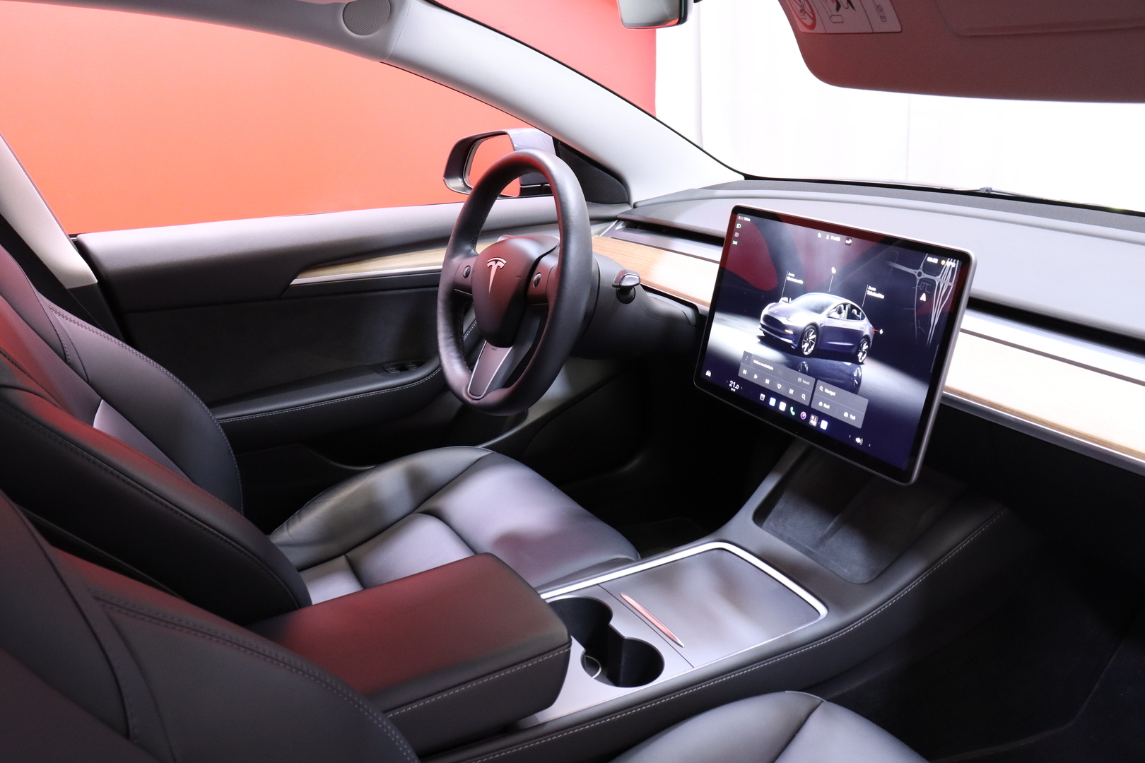 Tesla - Model 3 - Standard Range Plus - Sedan