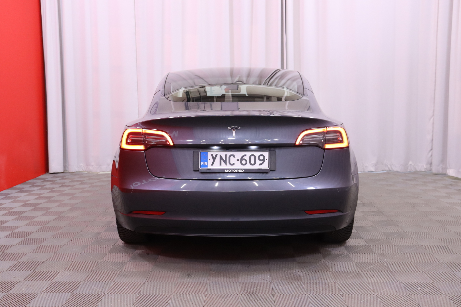 Tesla - Model 3 - Standard Range Plus - Sedan