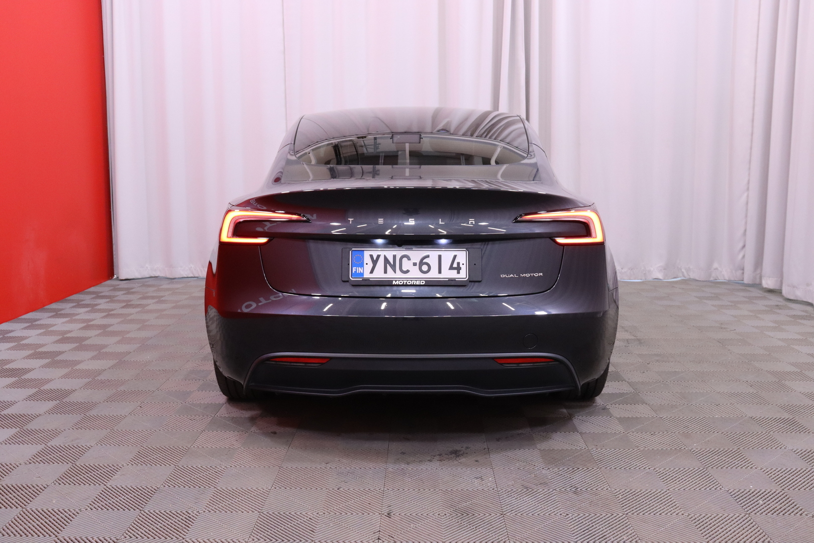 Tesla - Model 3 - Long Range AWD Highland - Sedan