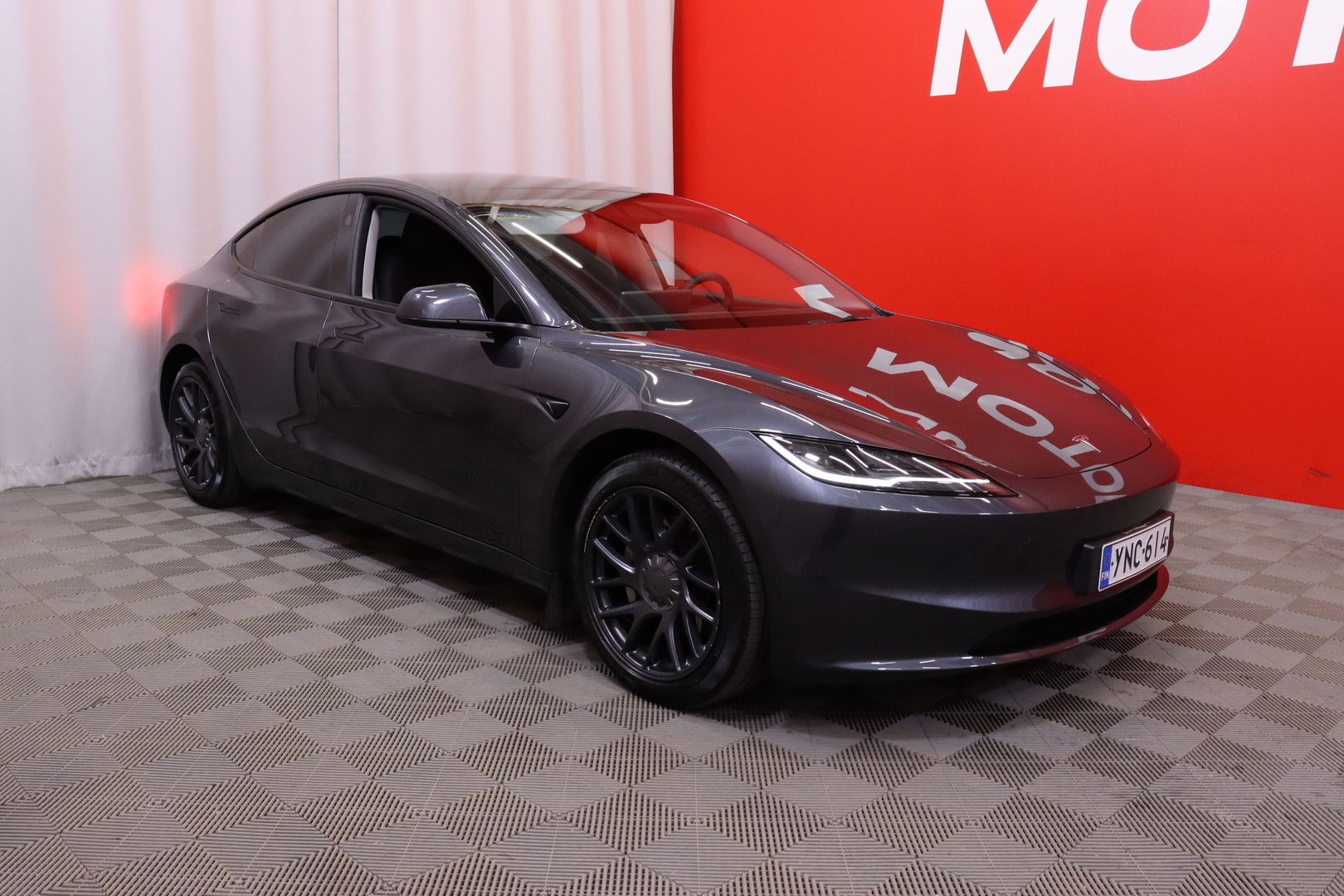 Tesla - Model 3 - Long Range AWD Highland - Sedan
