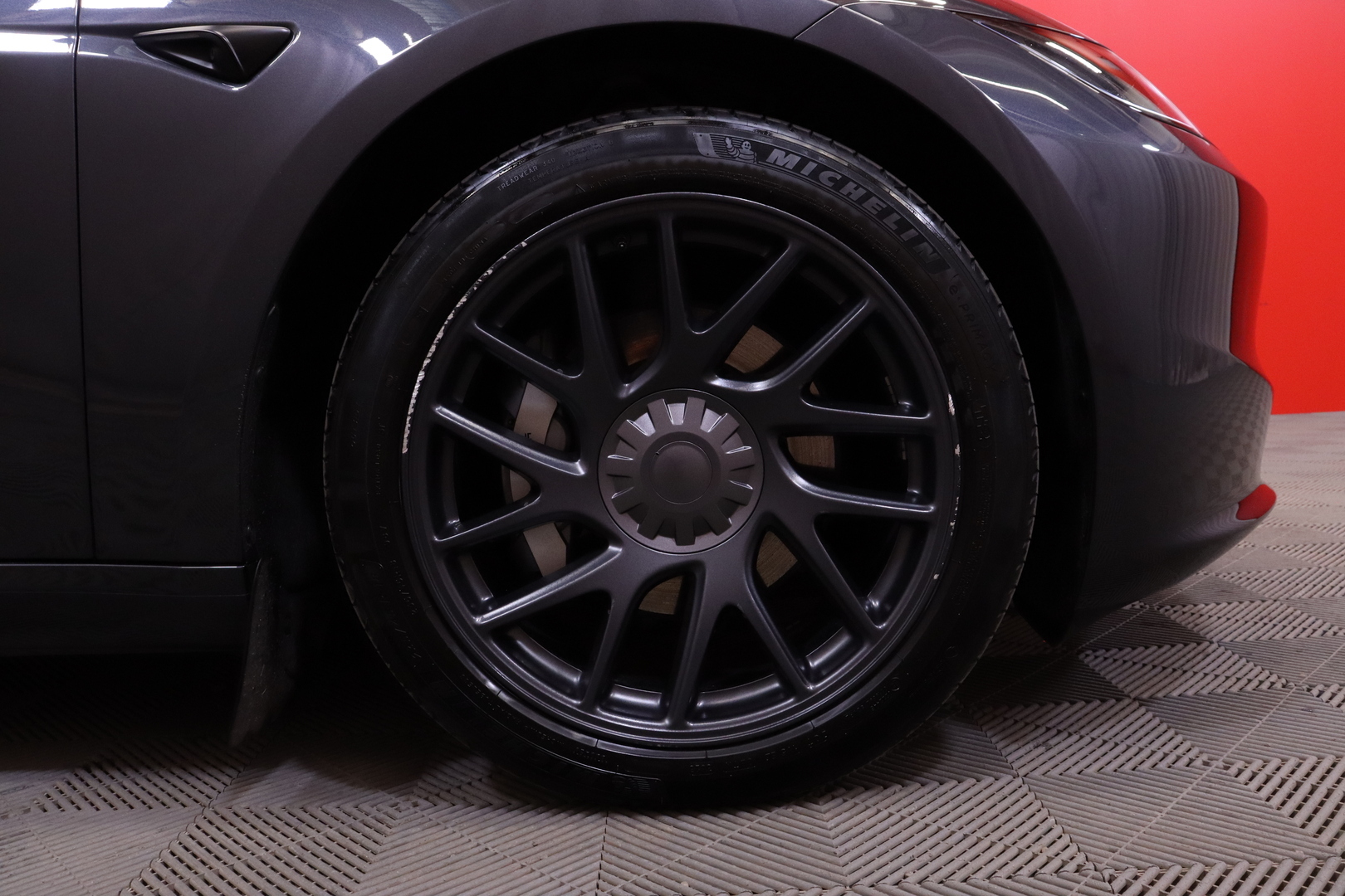 Tesla - Model 3 - Long Range AWD Highland - Sedan