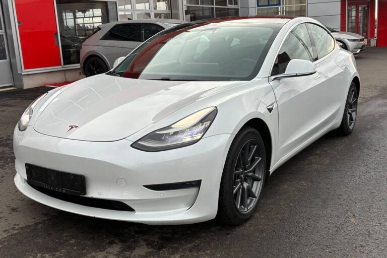 Tesla - Model 3 - Long Range - Sedan