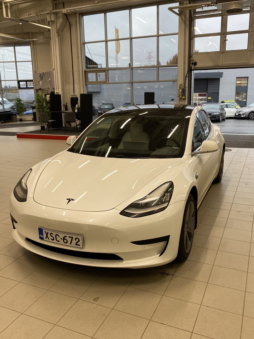 Tesla - Model 3 - Standard Range Plus - Sedan