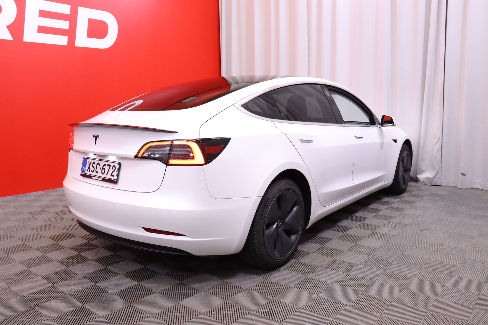Tesla - Model 3 - Standard Range Plus - Sedan