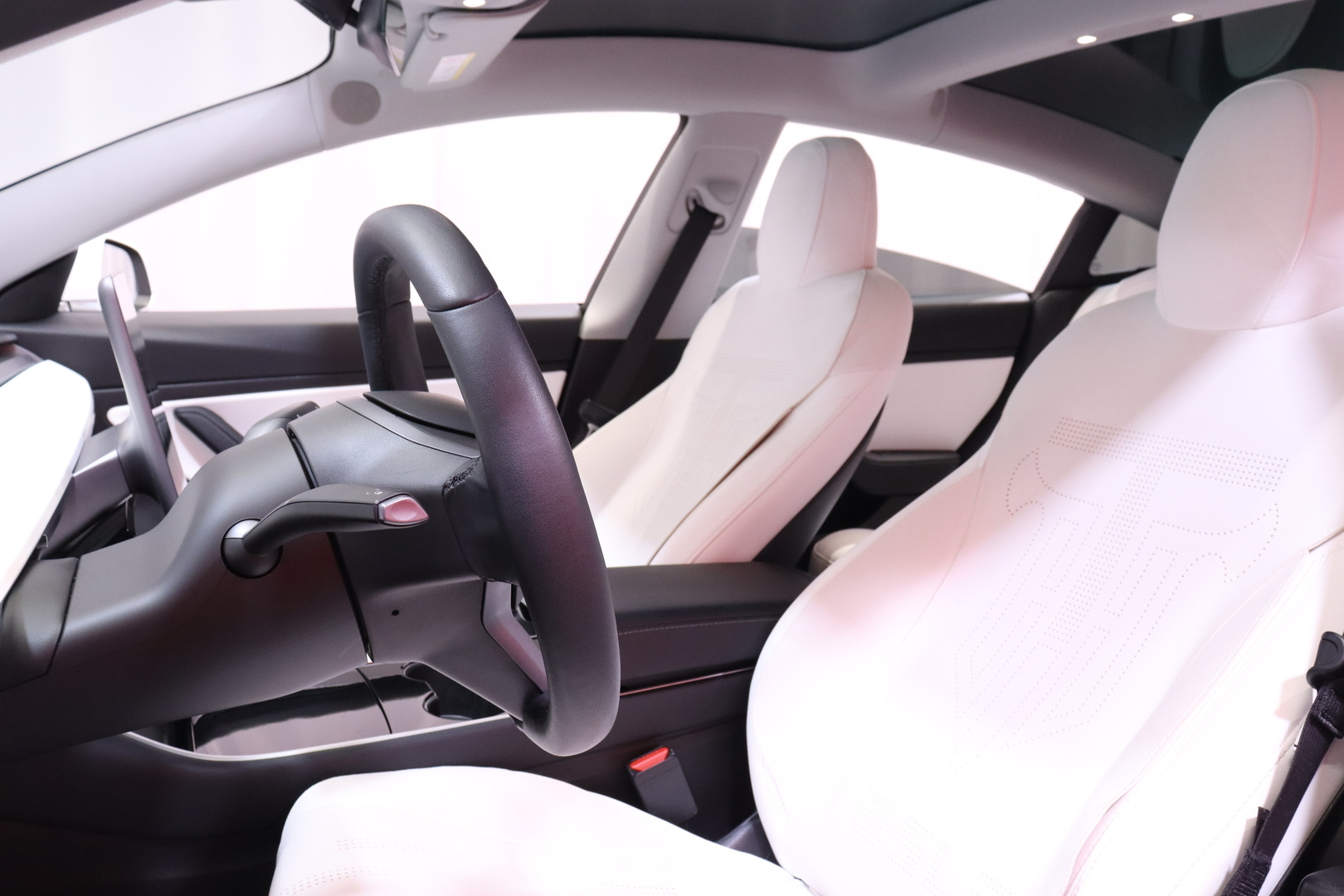 Tesla - Model 3 - Standard Range Plus - Sedan