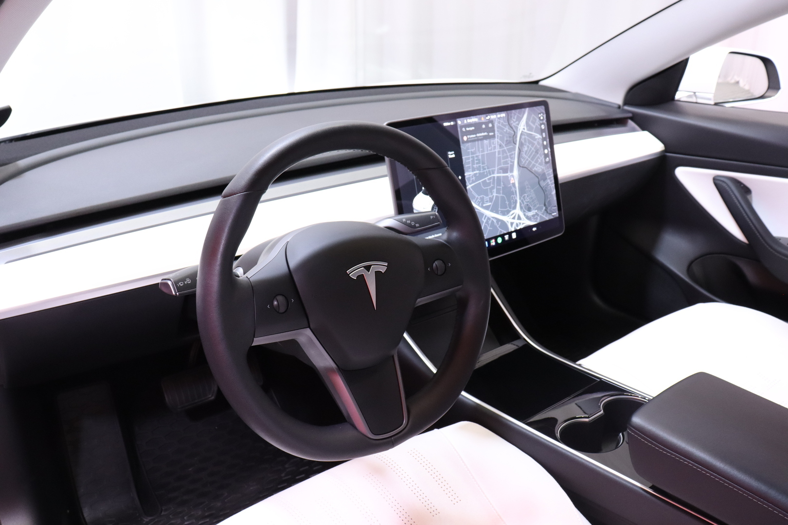 Tesla - Model 3 - Standard Range Plus - Sedan