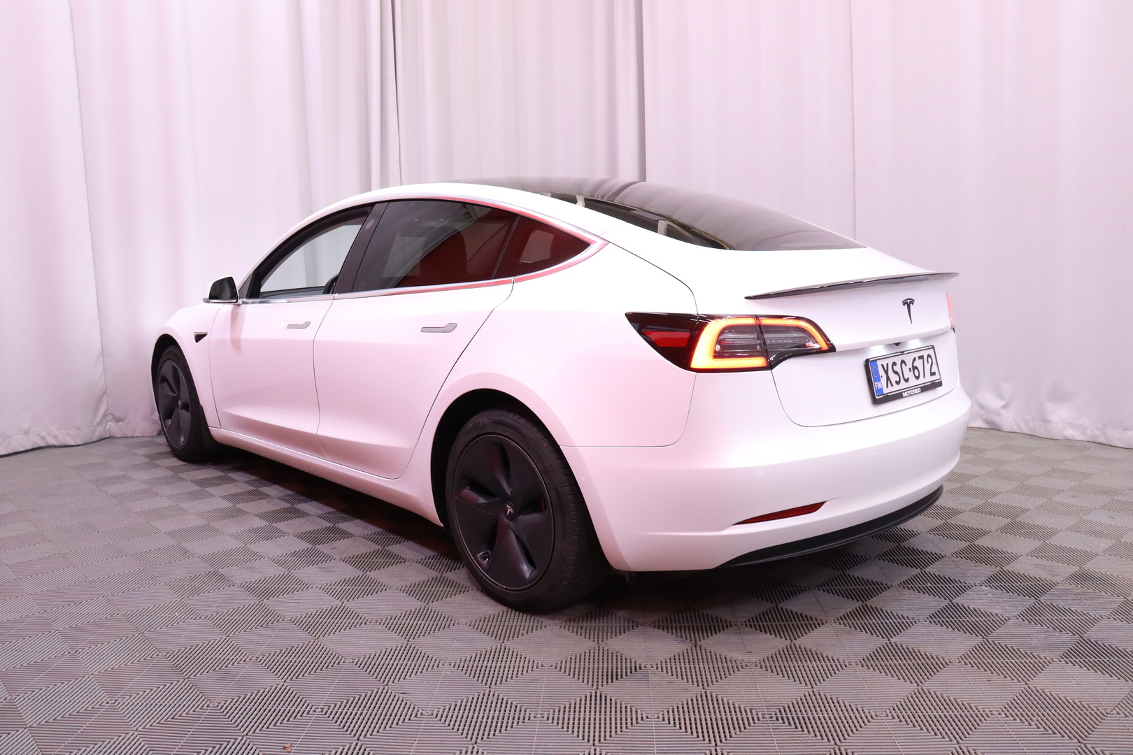 Tesla - Model 3 - Standard Range Plus - Sedan