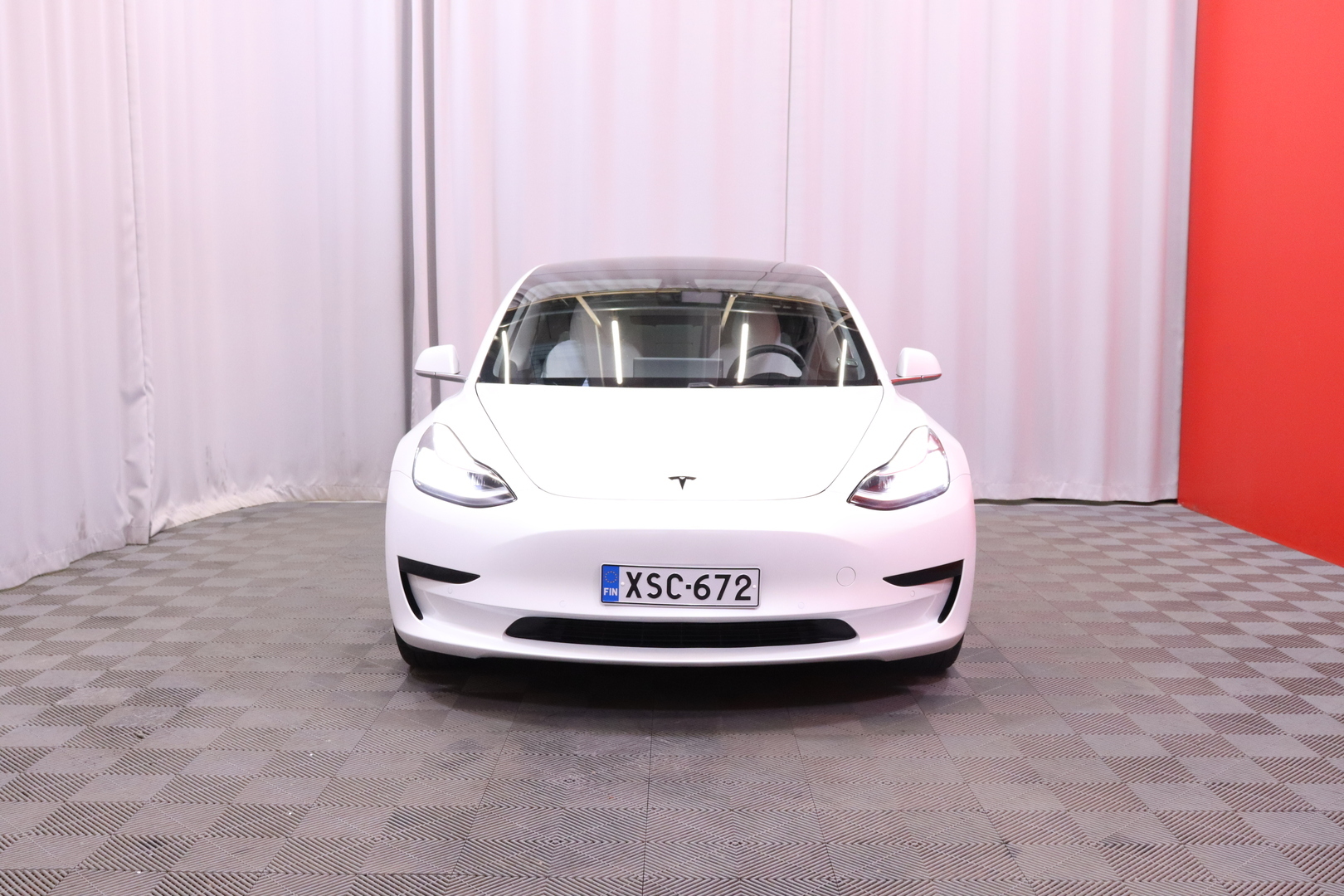 Tesla - Model 3 - Standard Range Plus - Sedan