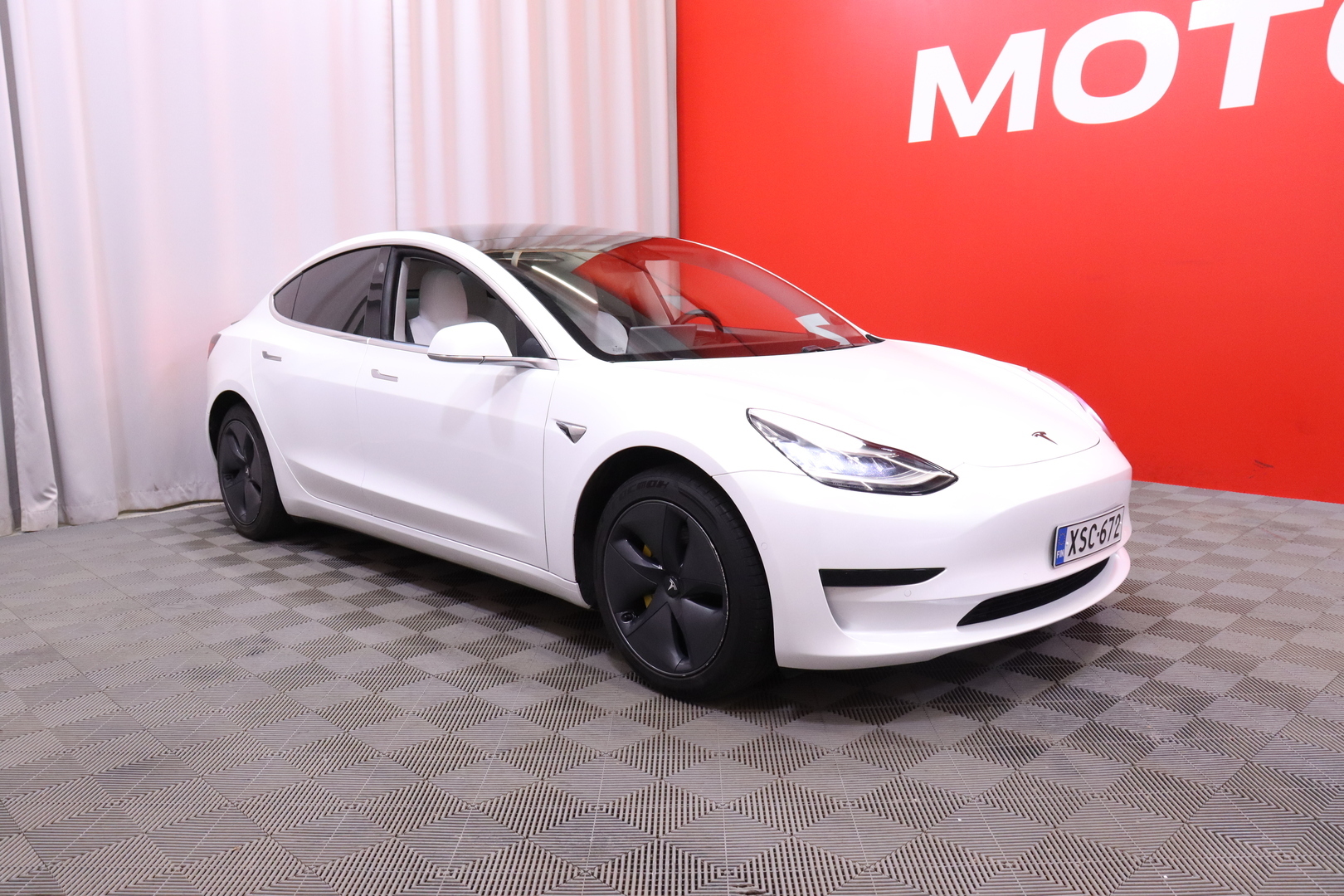 Tesla - Model 3 - Standard Range Plus - Sedan