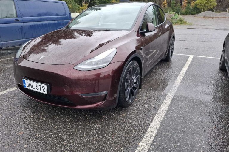 Tesla - Model Y - Performance - Maastoauto