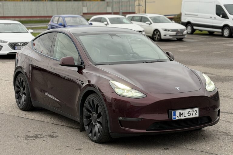 Tesla - Model Y - Performance - Maastoauto