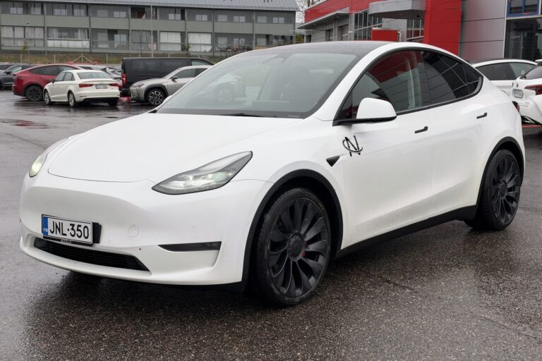 Tesla - Model Y - Performance - Maastoauto