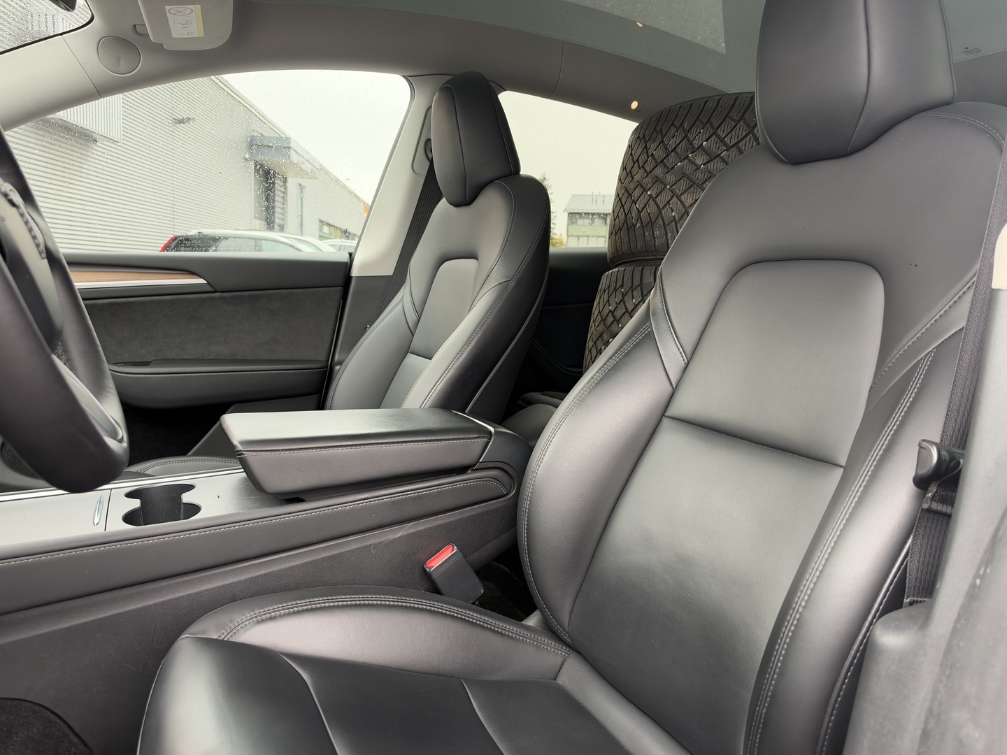 Tesla - Model Y - Performance - Maastoauto