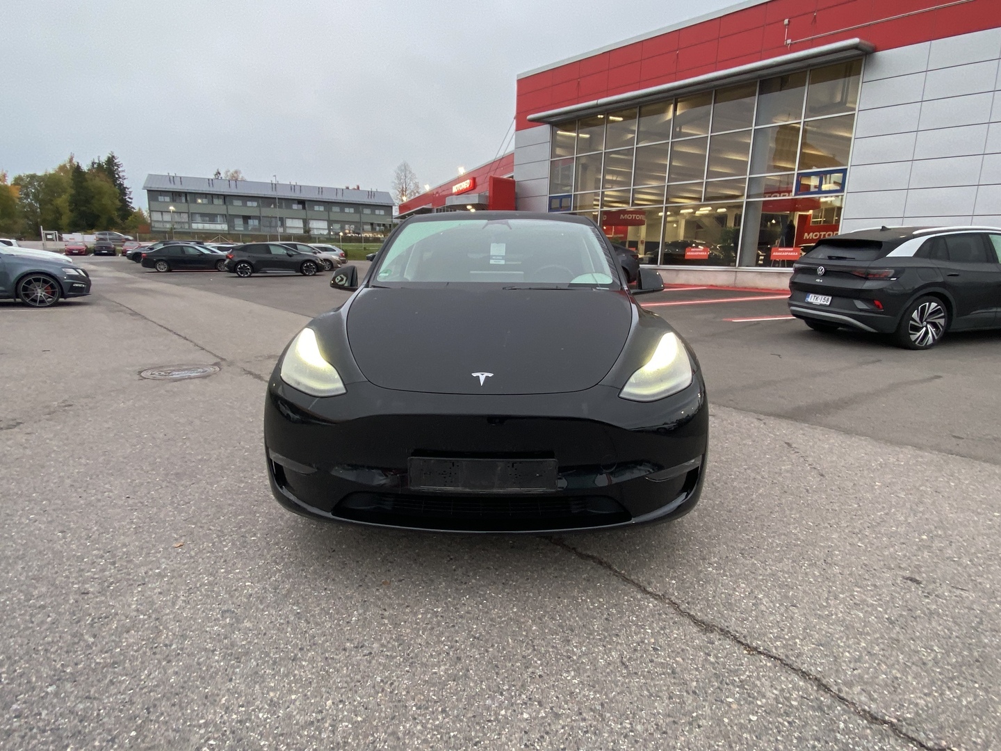 Tesla - Model Y - Long Range - Maastoauto