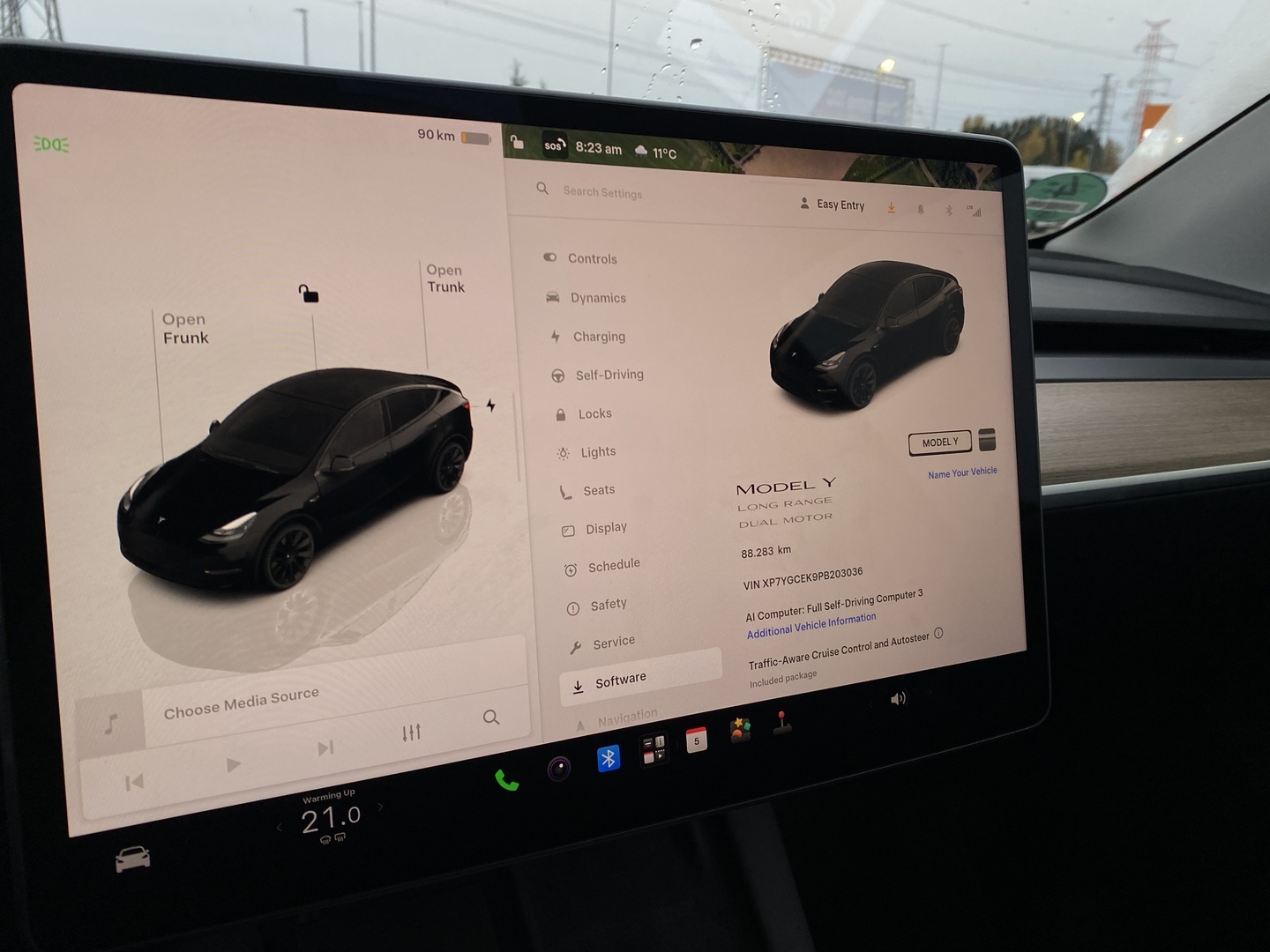 Tesla - Model Y - Long Range - Maastoauto