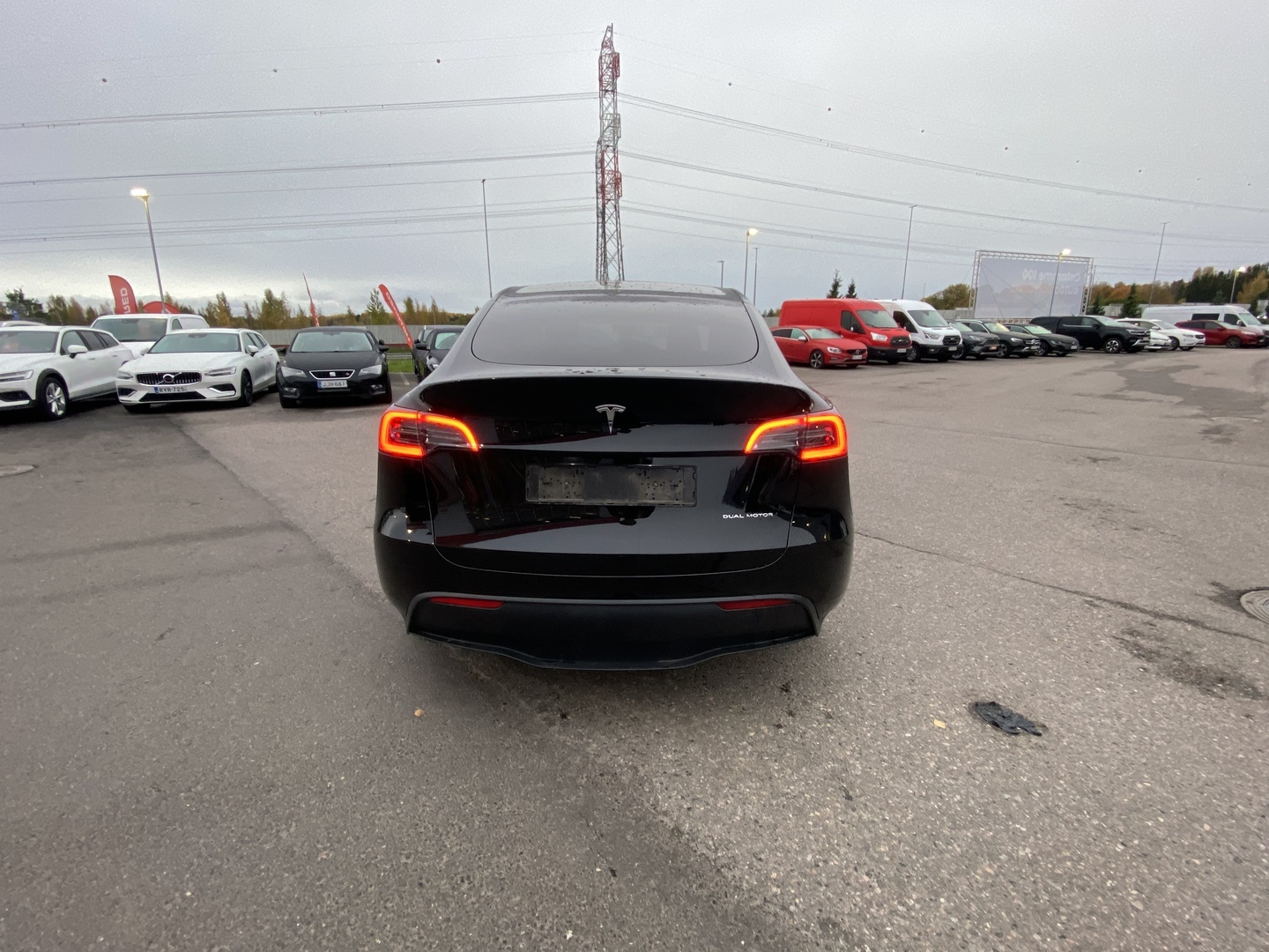 Tesla - Model Y - Long Range - Maastoauto