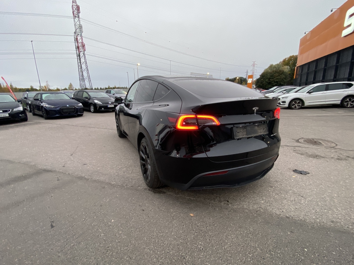 Tesla - Model Y - Long Range - Maastoauto