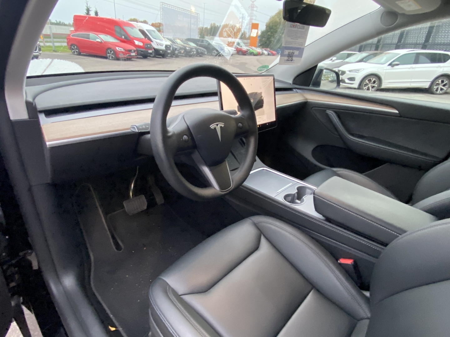 Tesla - Model Y - Long Range - Maastoauto