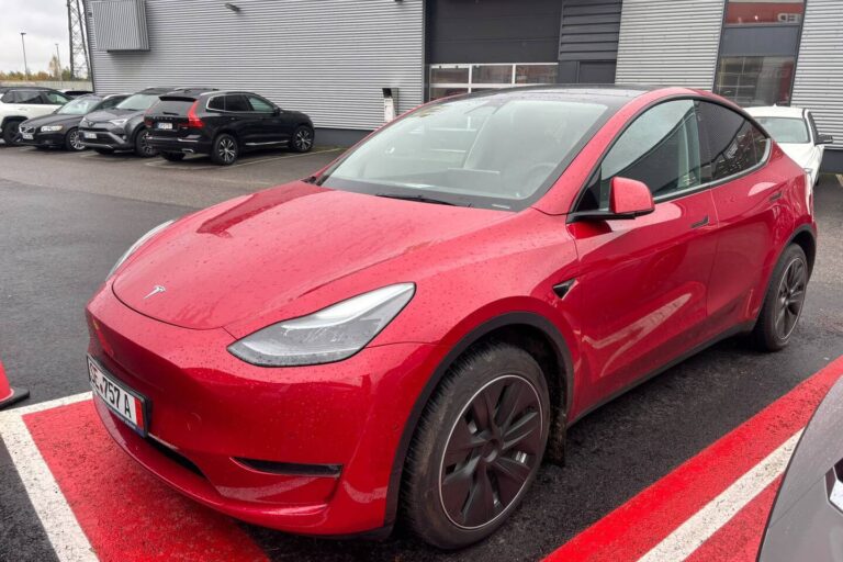Tesla - Model Y - Long Range - Maastoauto