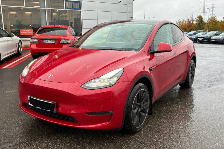 Tesla - Model Y - Long Range - Maastoauto