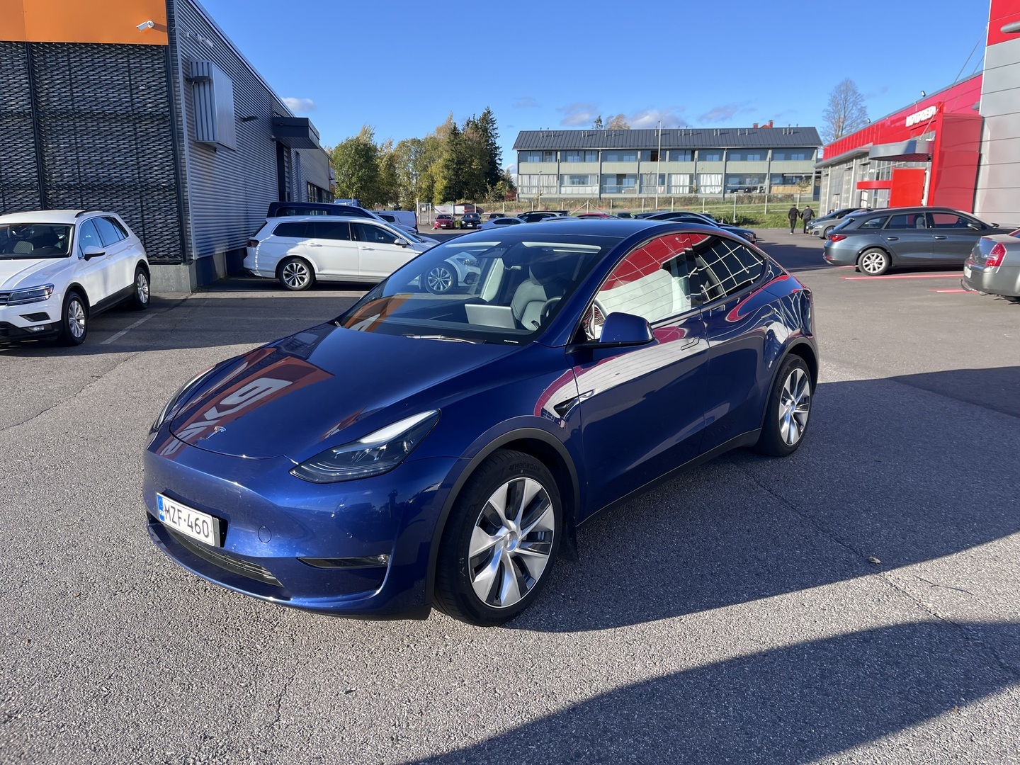Tesla - Model Y - Long Range - Maastoauto