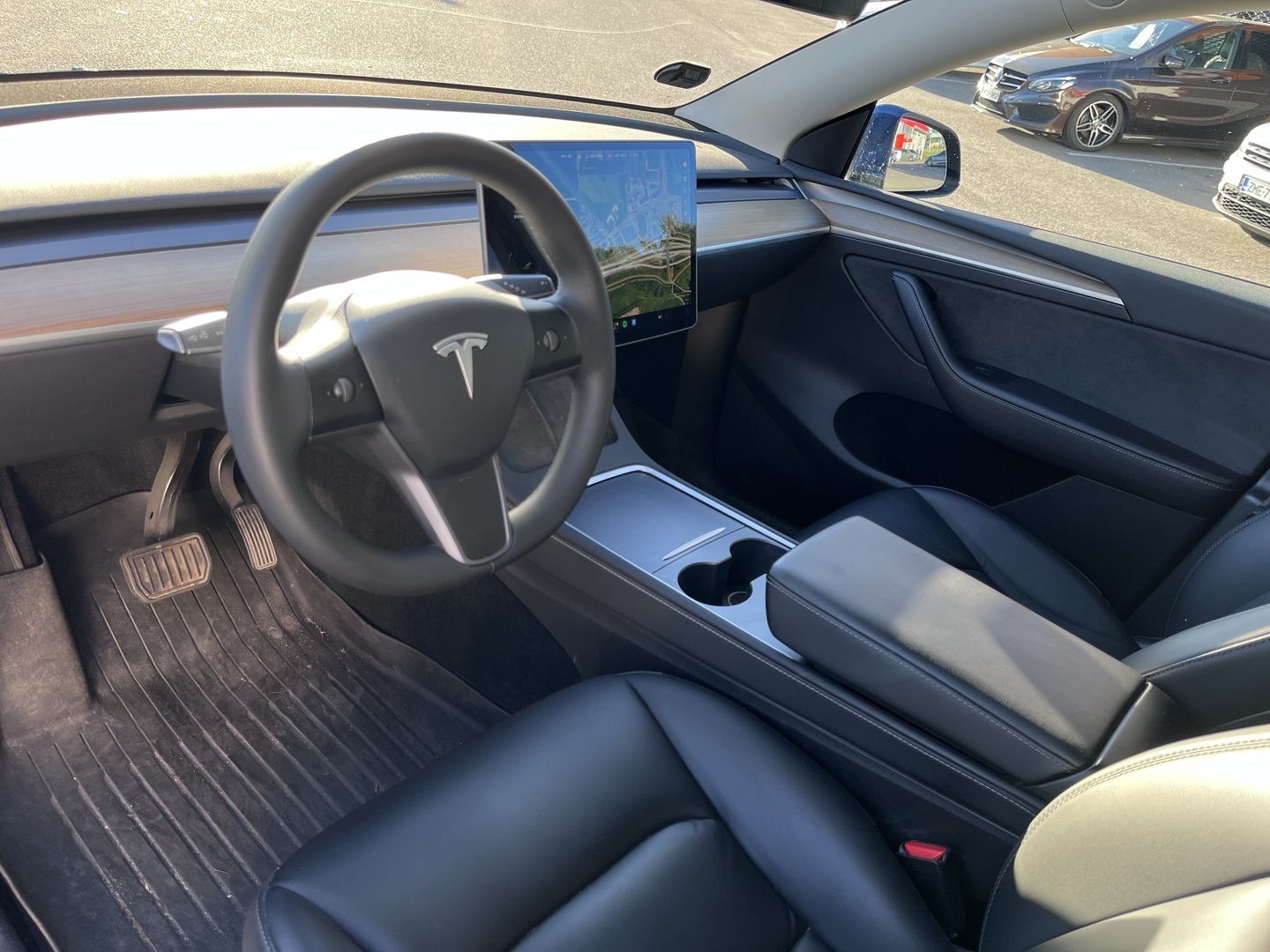 Tesla - Model Y - Long Range - Maastoauto