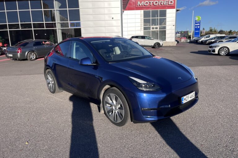 Tesla - Model Y - Long Range - Maastoauto
