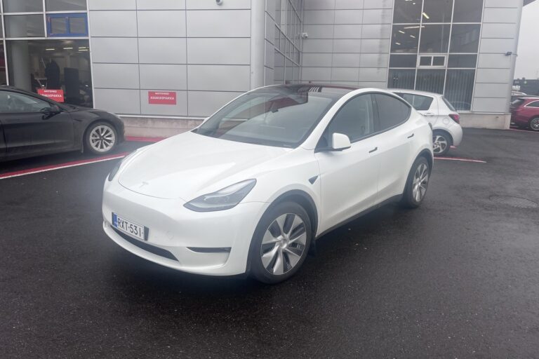 Tesla - Model Y - Long Range AWD // Autopilot / AMD Ryzen / Vetokoukku /Lasikatto / Muistipenkki / Navi / Premium Audio / ILP / Kamera // - Maastoauto