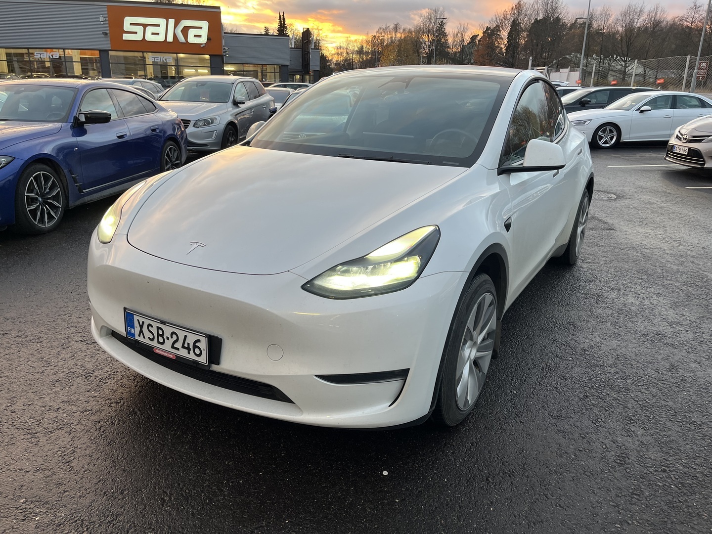 Tesla - Model Y - Long Range AWD - Tila-auto