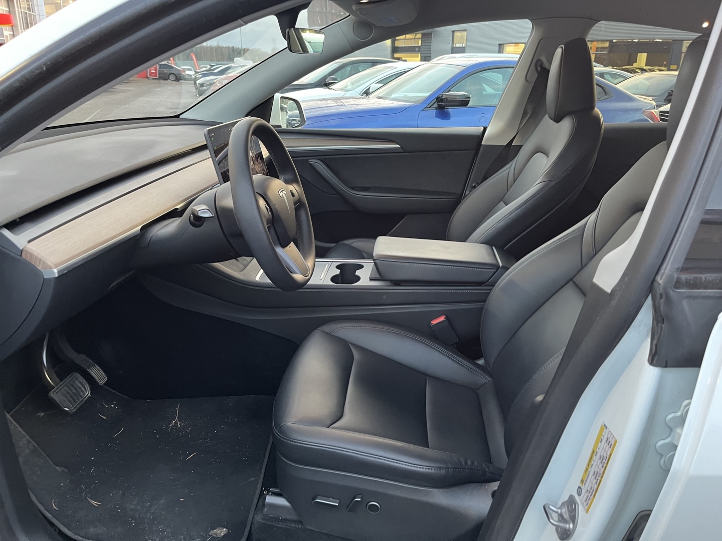 Tesla - Model Y - Long Range AWD - Tila-auto