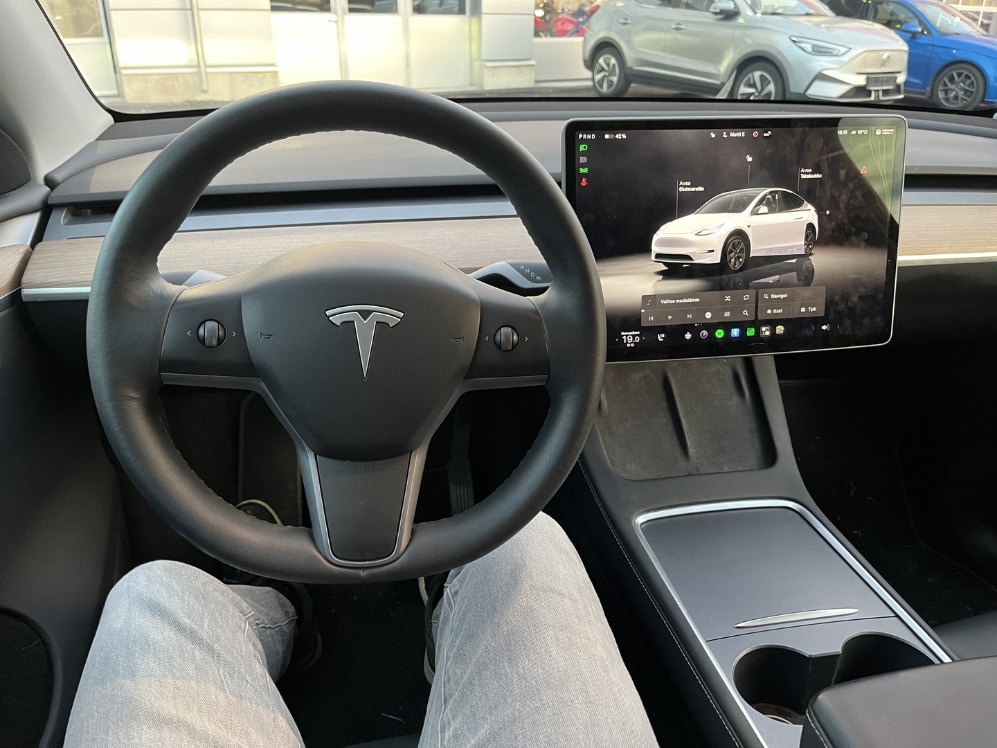 Tesla - Model Y - Long Range AWD - Tila-auto