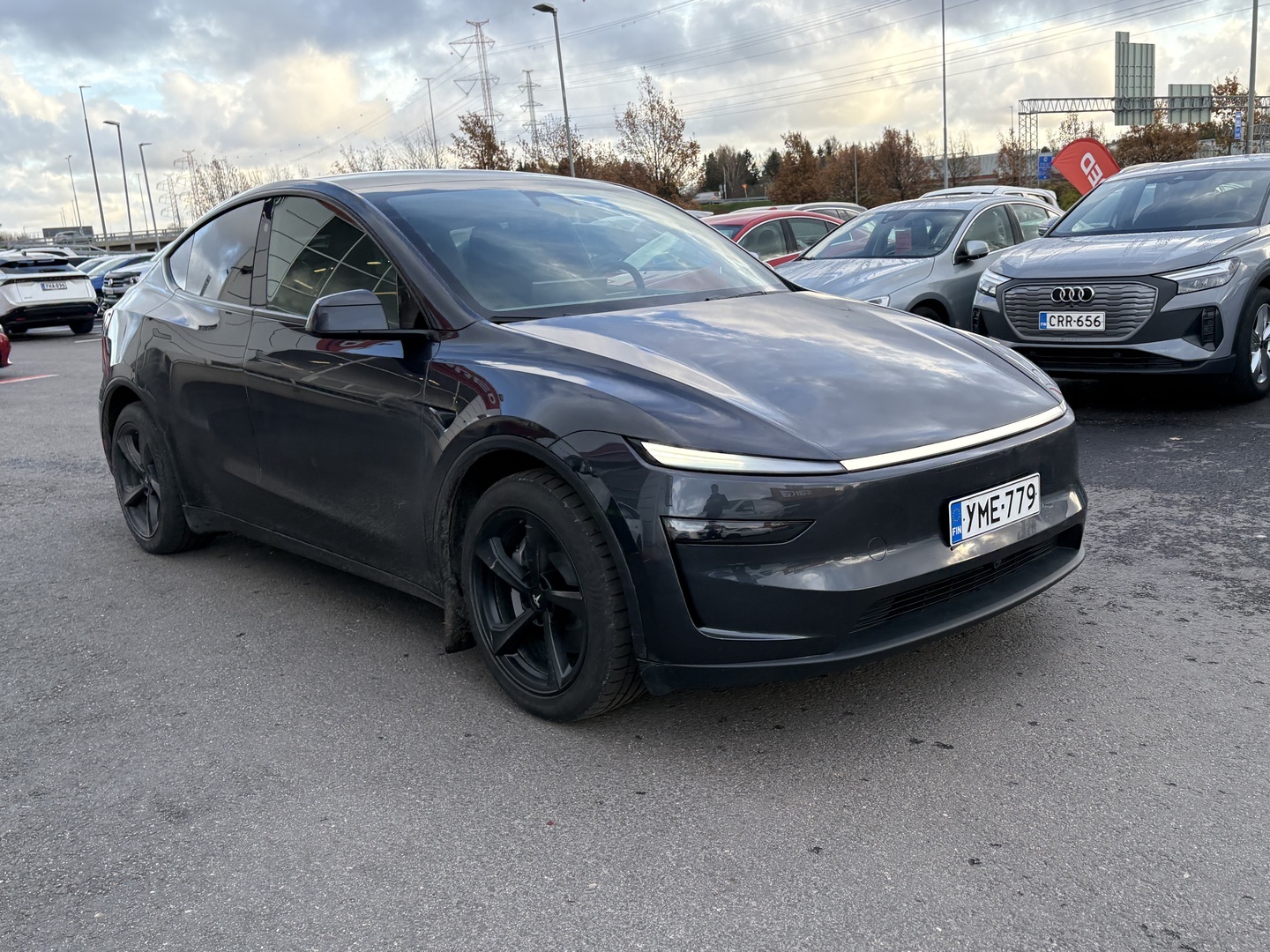Tesla - Model Y - Premium Long Range All-Wheel Drive - Maastoauto