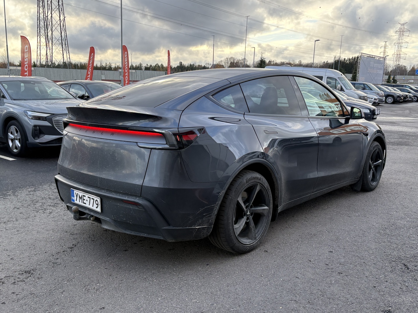 Tesla - Model Y - Premium Long Range All-Wheel Drive - Maastoauto