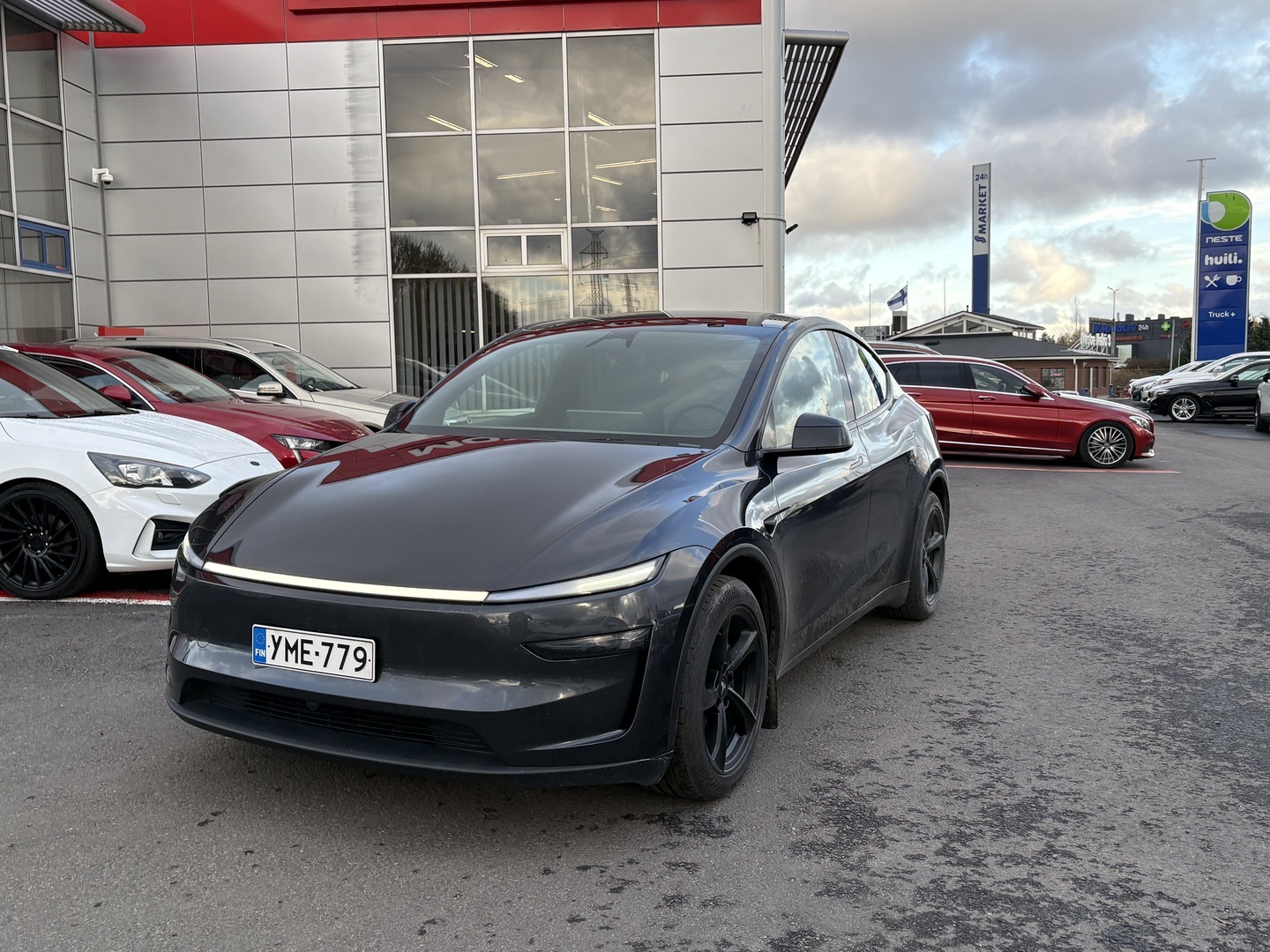 Tesla - Model Y - Premium Long Range All-Wheel Drive - Maastoauto