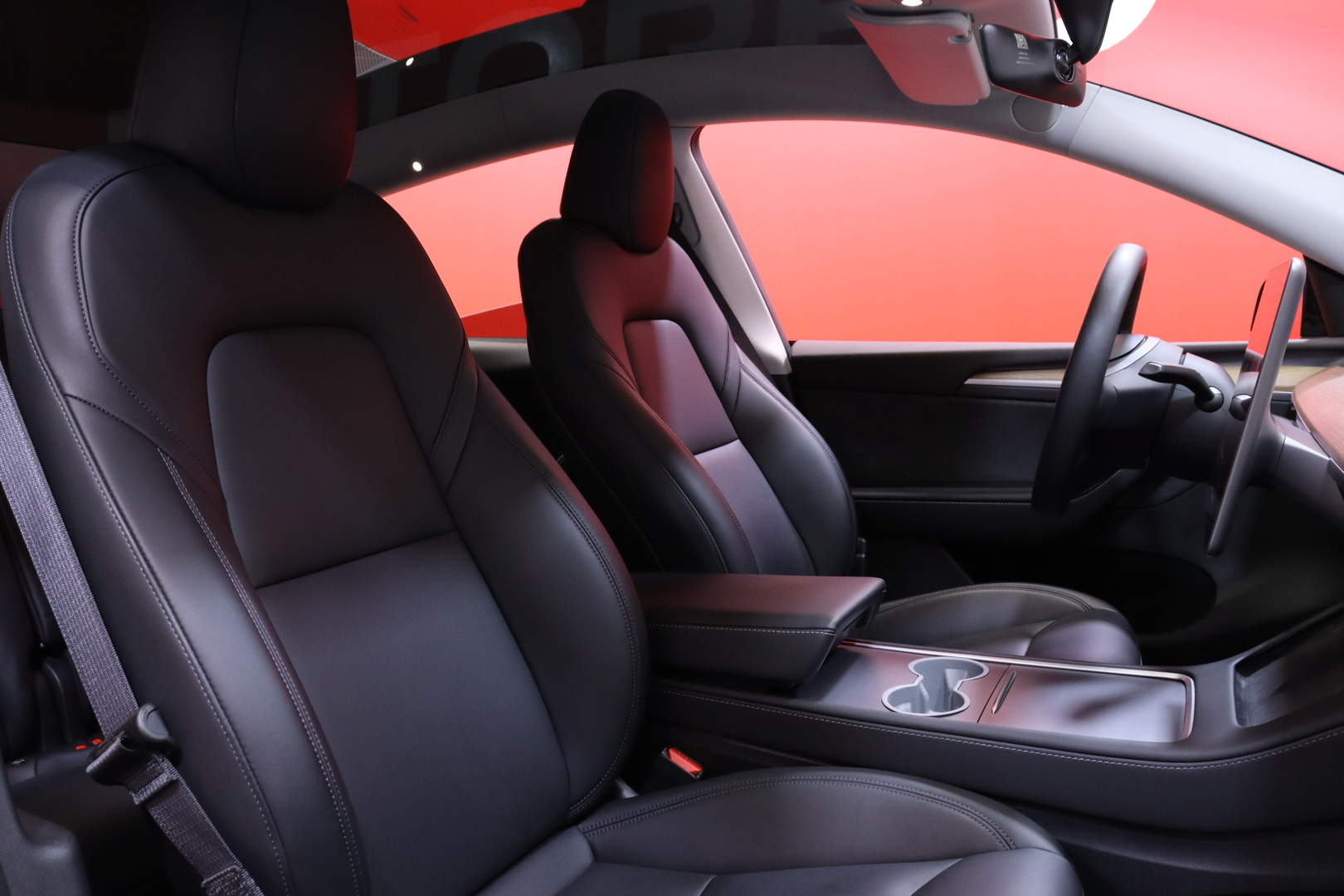 Tesla - Model Y - Long Range - Maastoauto