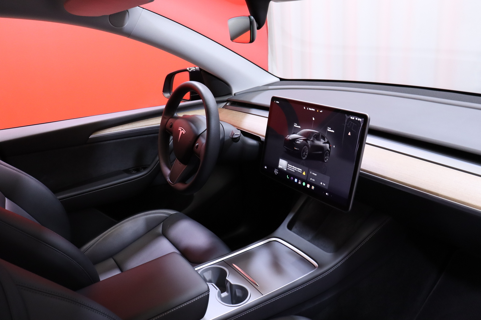 Tesla - Model Y - Long Range - Maastoauto
