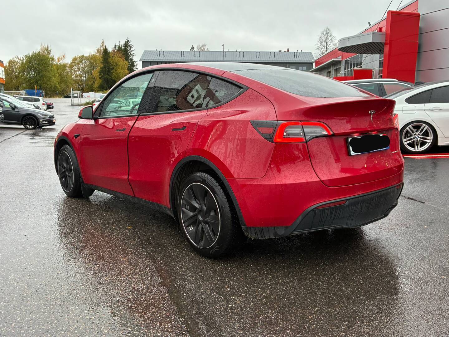 Tesla - Model Y - Long Range - Maastoauto