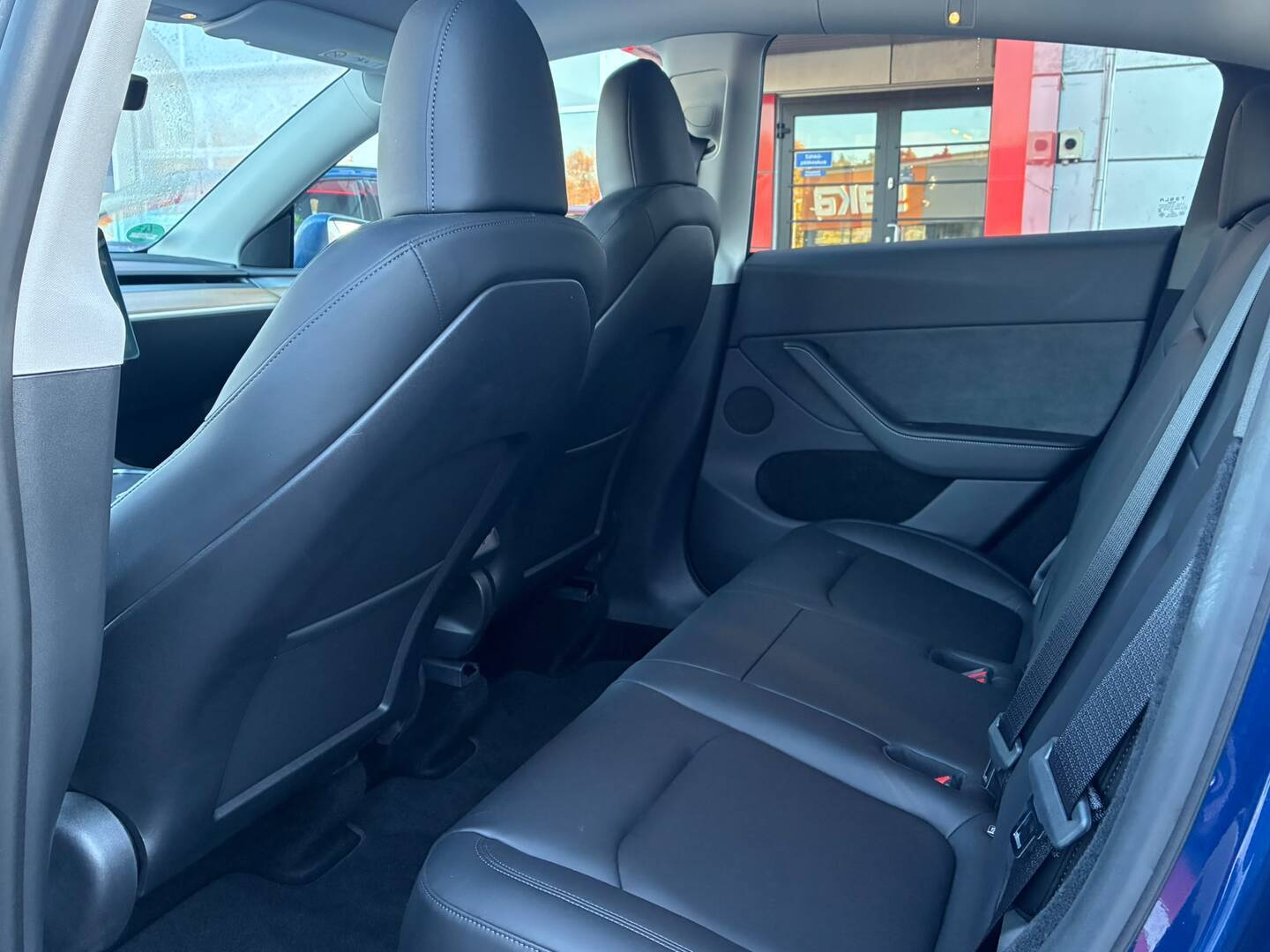 Tesla - Model Y - Long Range - Maastoauto