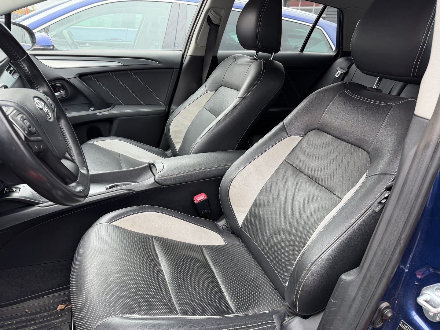 Toyota - Avensis - 1,8 Valvematic Active Touring Sports Multidrive S - Farmari