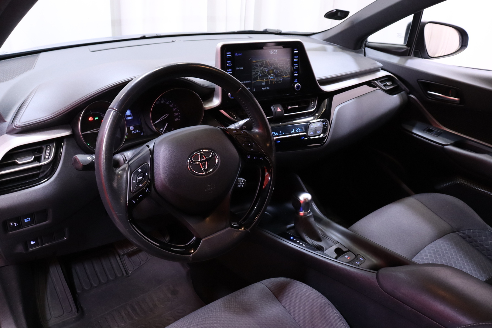 Toyota - C-HR - 1,8 Hybrid Active Edition - Maastoauto
