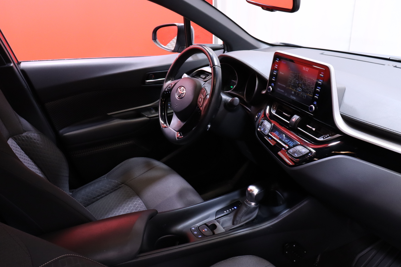 Toyota - C-HR - 1,8 Hybrid Active Edition - Maastoauto