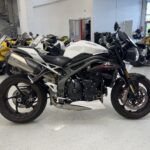 Triumph - Speed Triple - 1050 RS // Arrow / Öhlins / TFT / Vakkari / Shifter / Huoltokirja // - Moottoripyörä
