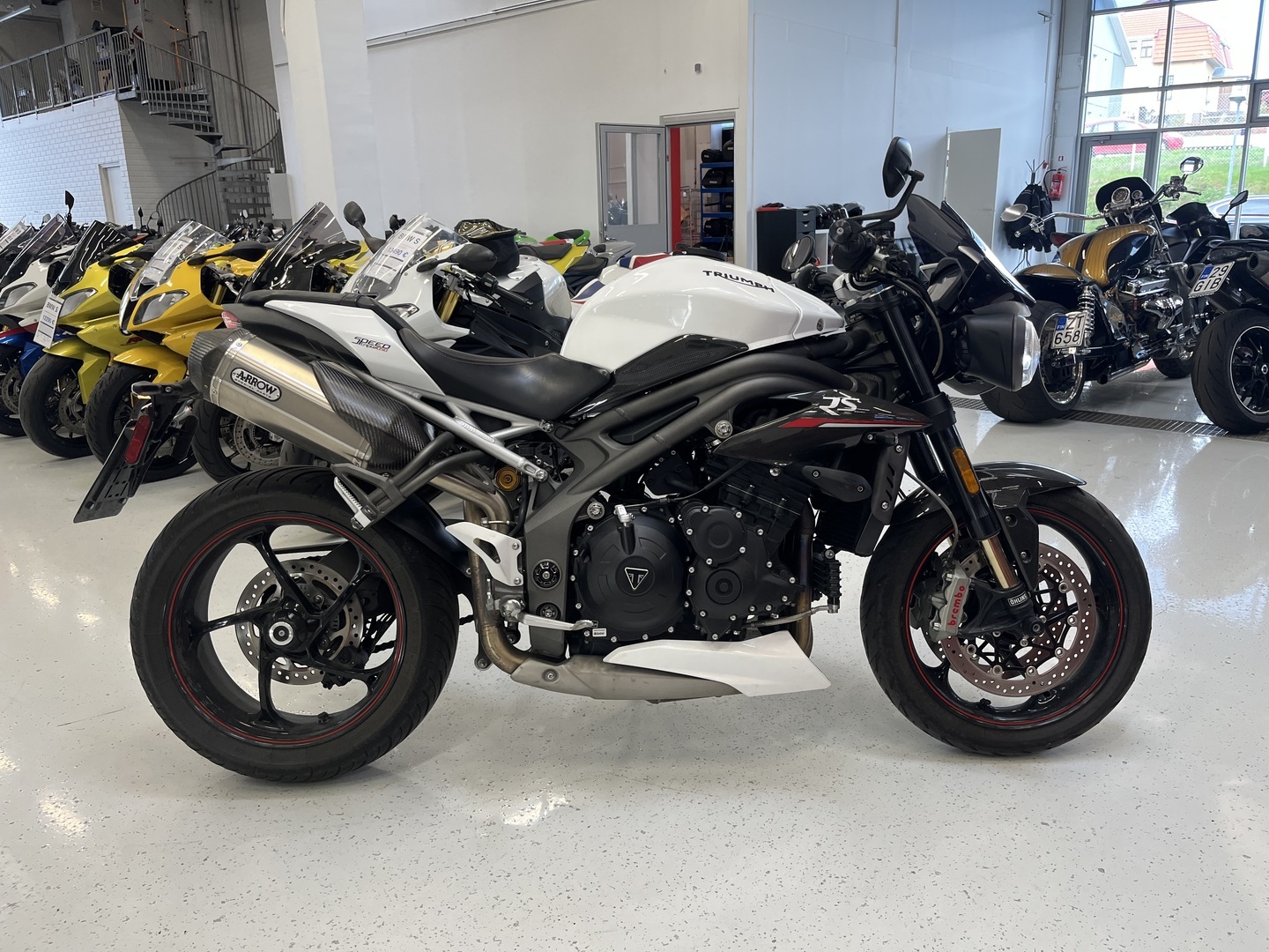 Triumph - Speed Triple - 1050 RS // Arrow / Öhlins / TFT / Vakkari / Shifter / Huoltokirja // - Moottoripyörä