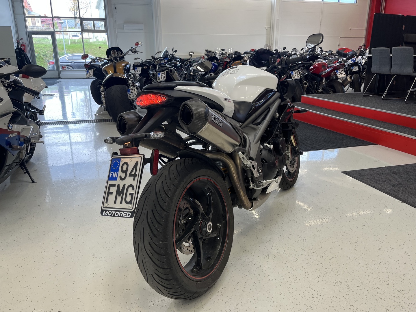 Triumph - Speed Triple - 1050 RS // Arrow / Öhlins / TFT / Vakkari / Shifter / Huoltokirja // - Moottoripyörä