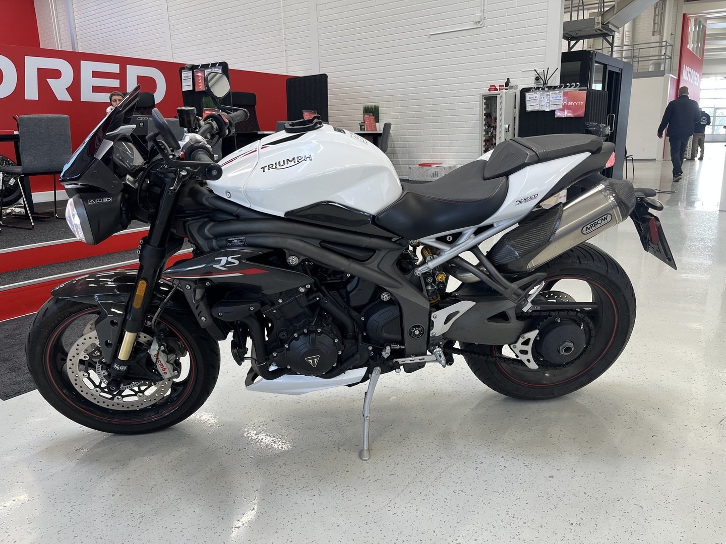 Triumph - Speed Triple - 1050 RS // Arrow / Öhlins / TFT / Vakkari / Shifter / Huoltokirja // - Moottoripyörä