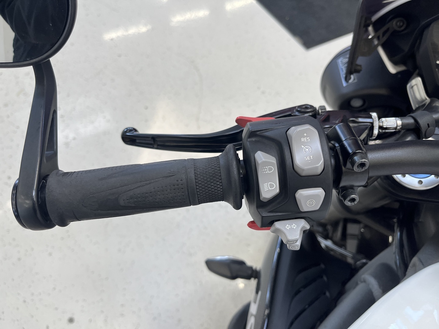 Triumph - Speed Triple - 1050 RS // Arrow / Öhlins / TFT / Vakkari / Shifter / Huoltokirja // - Moottoripyörä