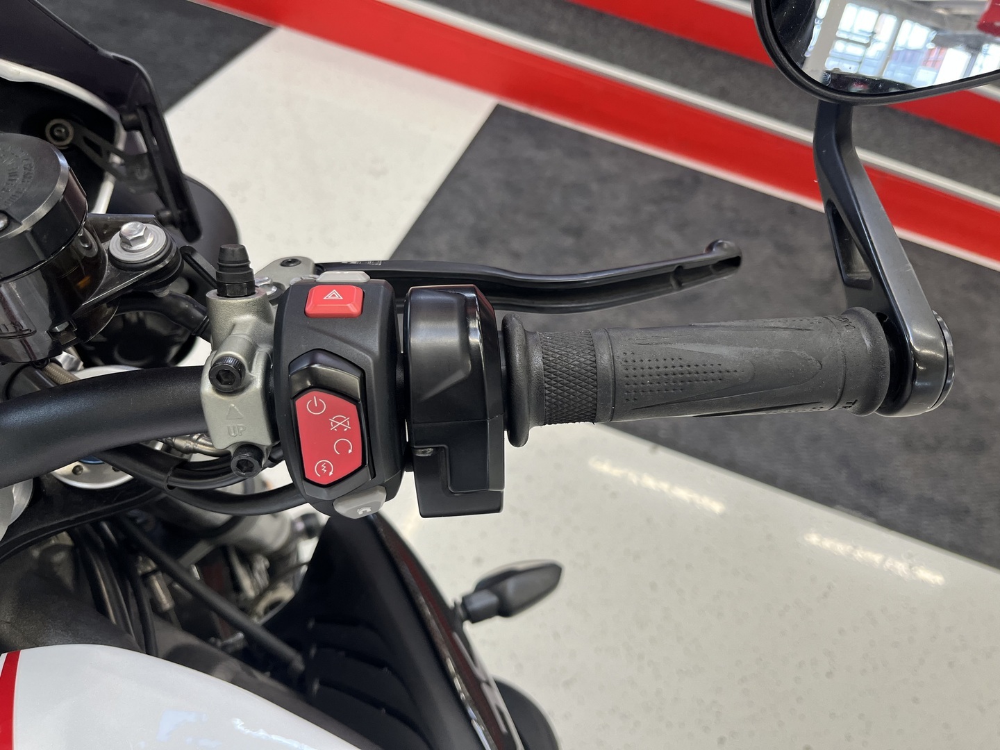 Triumph - Speed Triple - 1050 RS // Arrow / Öhlins / TFT / Vakkari / Shifter / Huoltokirja // - Moottoripyörä